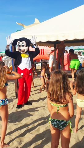 Divertimento per i bimbi con la baby dance